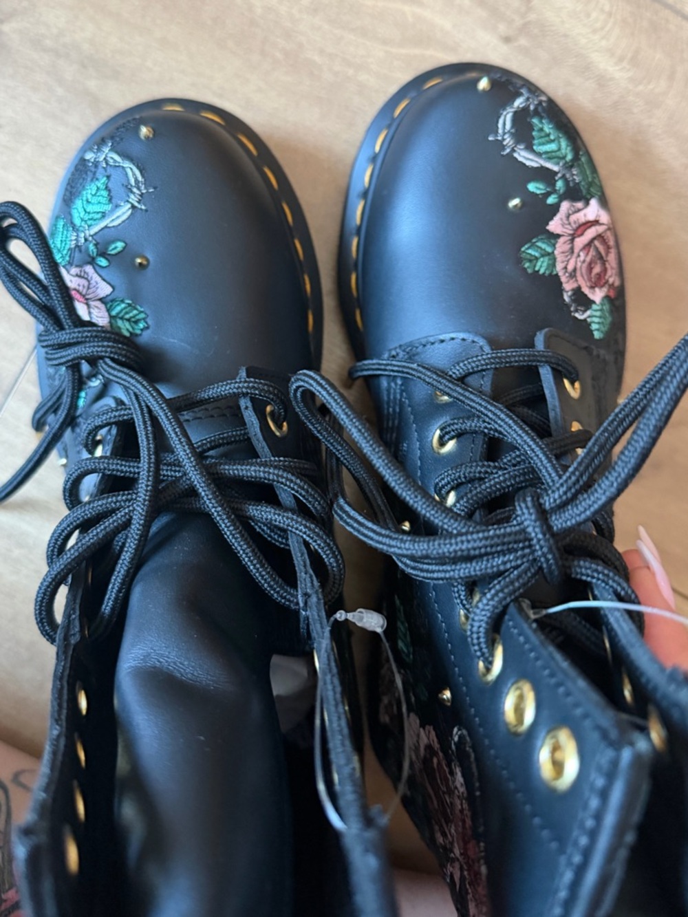 💗 Dr. Martens 1460 Vonda Chain Boots with Pink Rose Embroidery Black Leather 5 - Picture 4 of 9